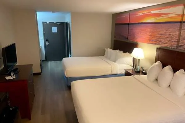 Days Inn & Suites by Wyndham Stevens Point 4