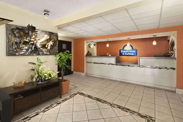 Days Inn & Suites by Wyndham Stevens Point 4