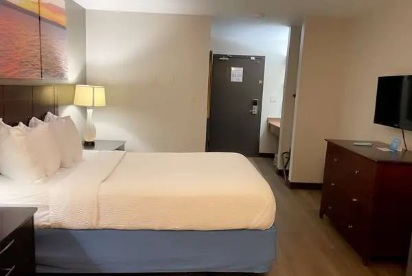 Days Inn & Suites by Wyndham Stevens Point 4