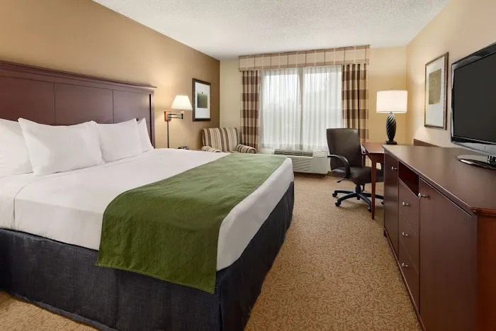 Country Inn & Suites by Radisson, Stevens Point, WI 4