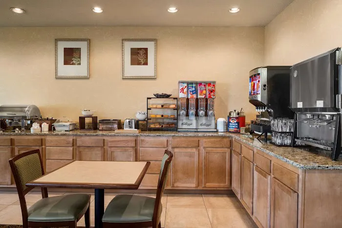 Country Inn & Suites by Radisson, Stevens Point, WI 4