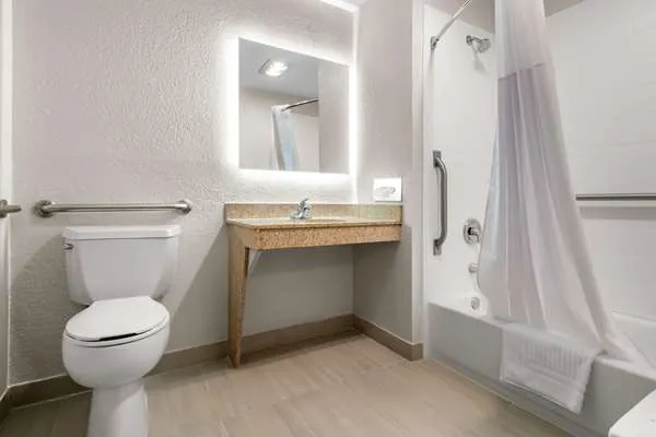 Comfort Suites Stevens Point 4