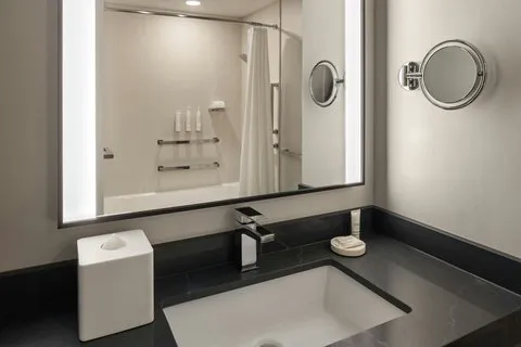 Oshkosh Marriott Waterfront Hotel & Convention Center 4
