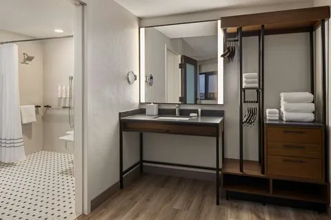 Oshkosh Marriott Waterfront Hotel & Convention Center 4