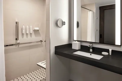 Oshkosh Marriott Waterfront Hotel & Convention Center 4