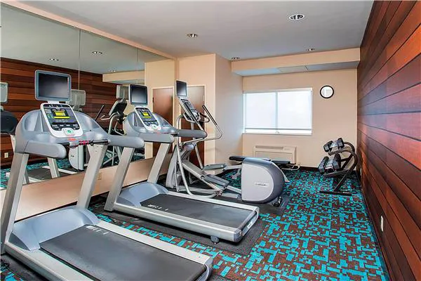 Wingate by Wyndham Oshkosh 4