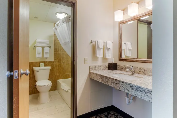 Quality Inn 4