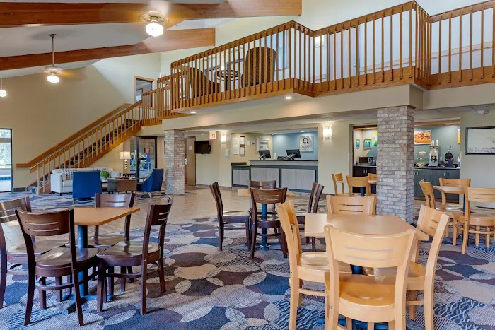 Quality Inn 4