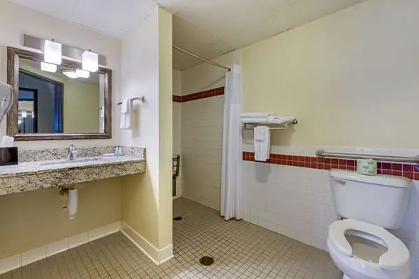 Quality Inn 4