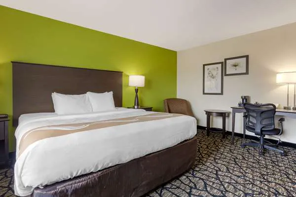 Quality Inn 4