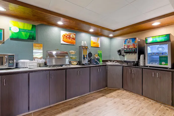 Quality Inn 4