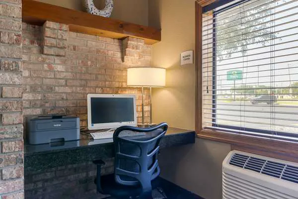 Quality Inn 4