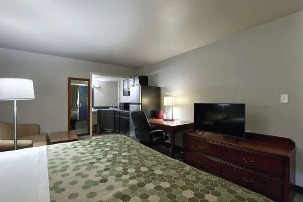 Suburban Studios Neenah-Appleton 4