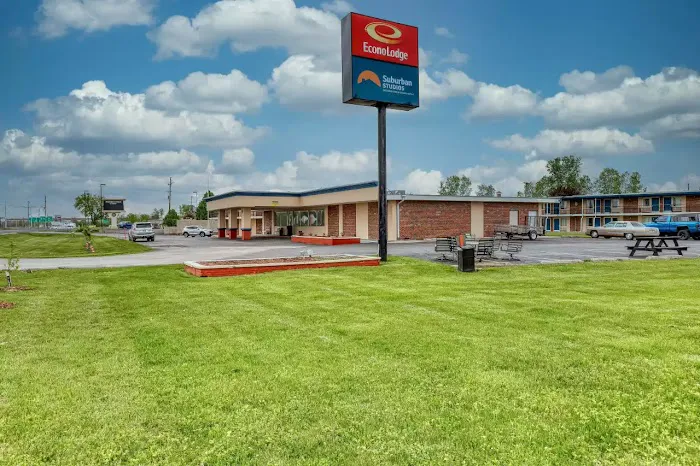 Econo Lodge Neenah 4