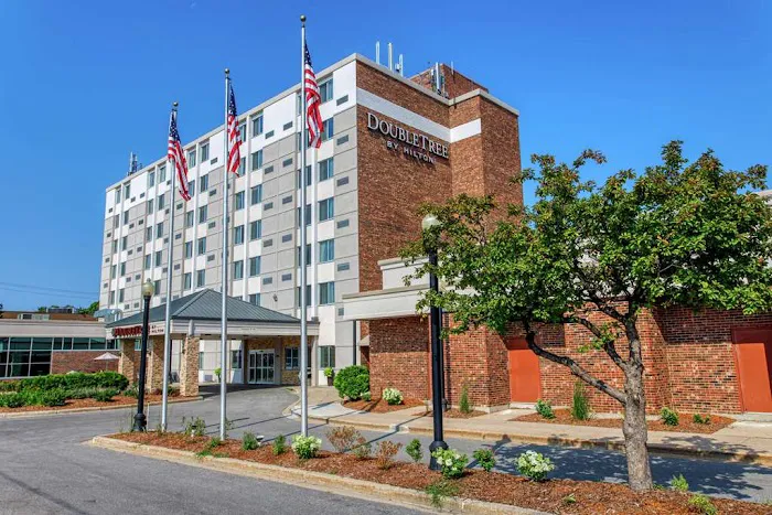 DoubleTree by Hilton Neenah 4