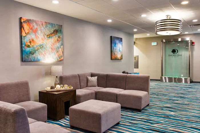 DoubleTree by Hilton Neenah 4