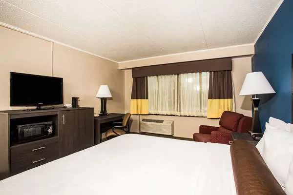 Baymont by Wyndham Appleton 4