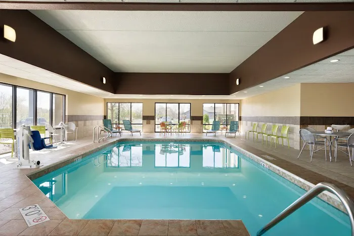 Hampton Inn Appleton-Fox River Mall Area 4