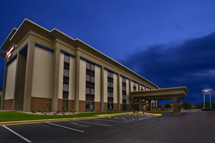 Hampton Inn Appleton-Fox River Mall Area 4