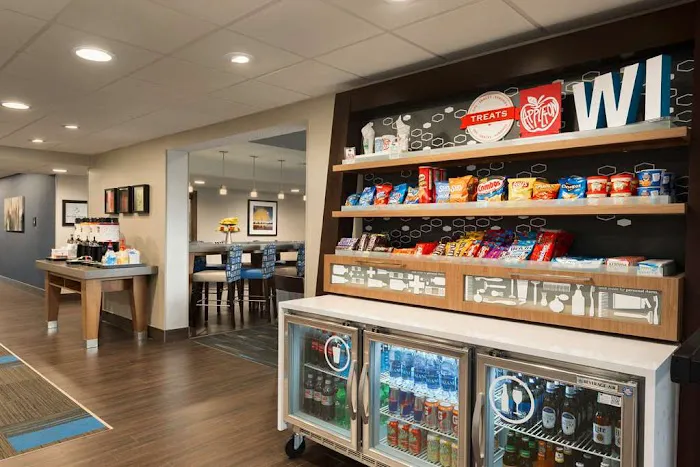 Hampton Inn Appleton-Fox River Mall Area 4