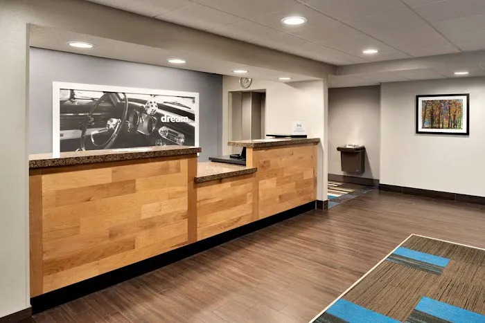 Hampton Inn Appleton-Fox River Mall Area 4