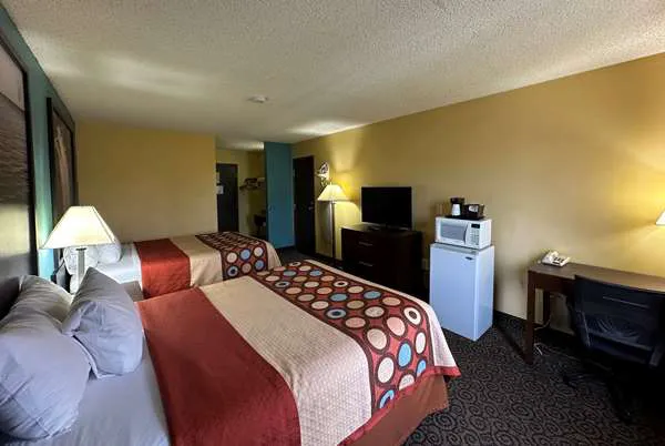 Super 8 by Wyndham Appleton 4