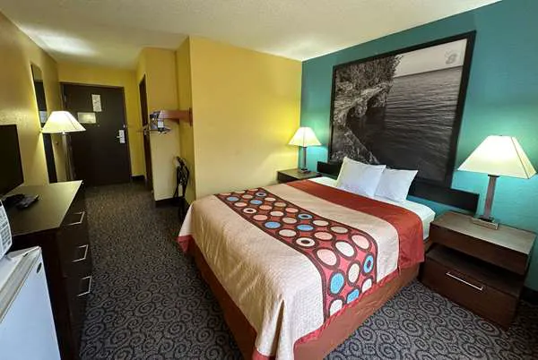 Super 8 by Wyndham Appleton 4