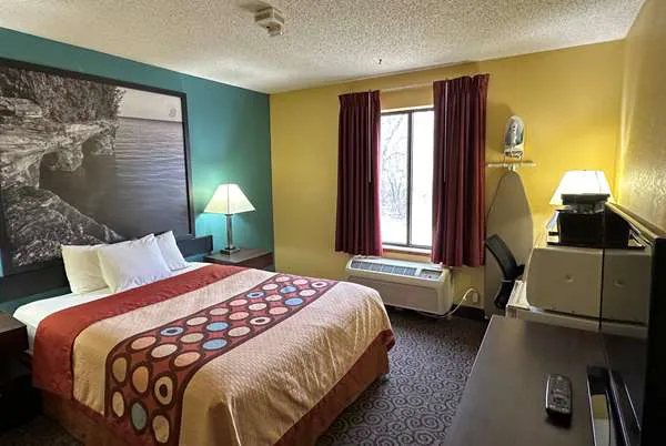 Super 8 by Wyndham Appleton 4