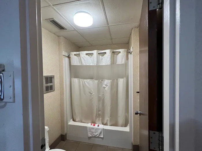 Posh Inn & Suites 4