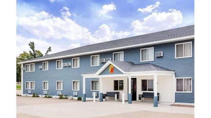 Super 8 by Wyndham Platteville 4