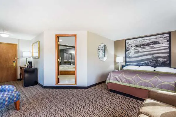Super 8 by Wyndham Platteville 4