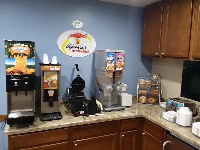 Super 8 by Wyndham Platteville 4
