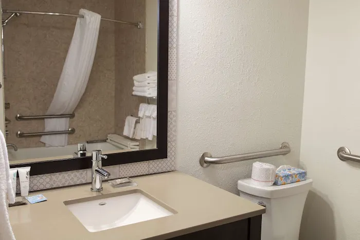 Country Inn & Suites by Radisson, Platteville, WI 4