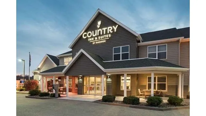 Country Inn & Suites by Radisson, Platteville, WI 4