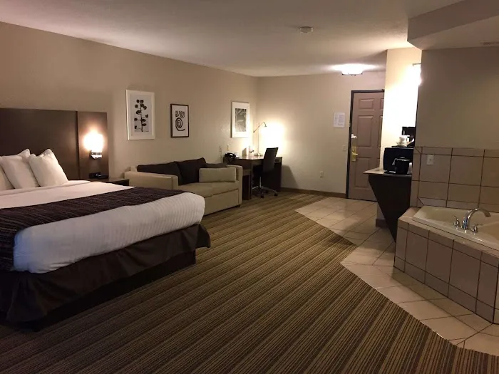 Country Inn & Suites by Radisson, Platteville, WI 4