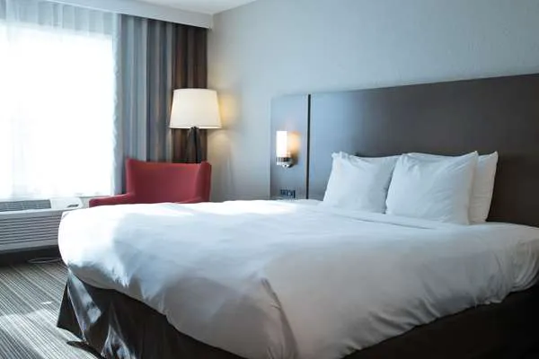 Country Inn & Suites by Radisson, Platteville, WI 4