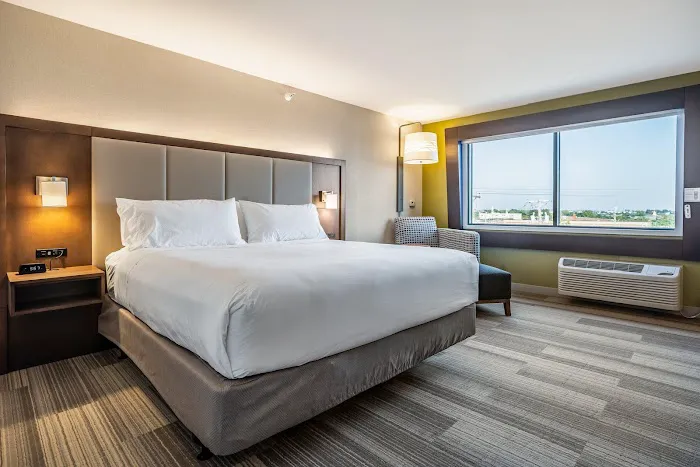 Holiday Inn Express & Suites Platteville by IHG 5