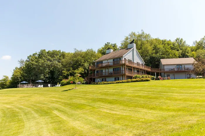 Le Fevre Inn & Resort 4