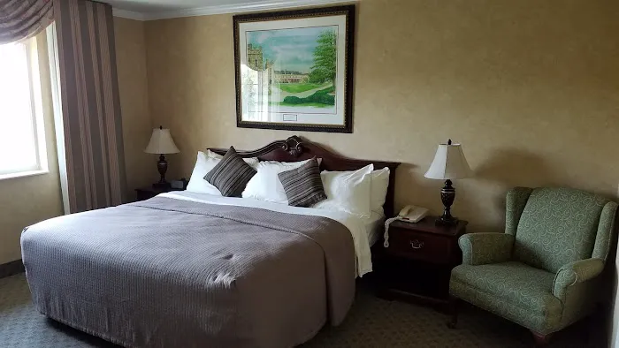 Irish Cottage Inn & Suites 4