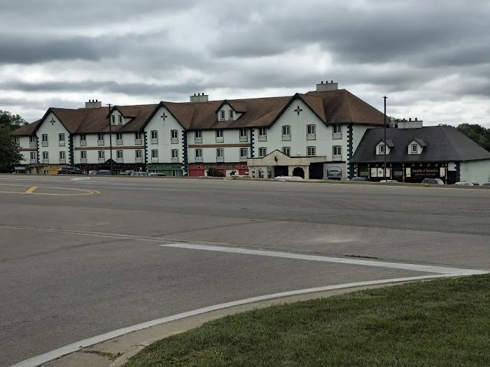 Irish Cottage Inn & Suites 4