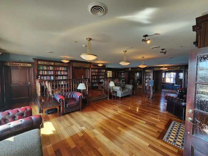 Irish Cottage Inn & Suites 4