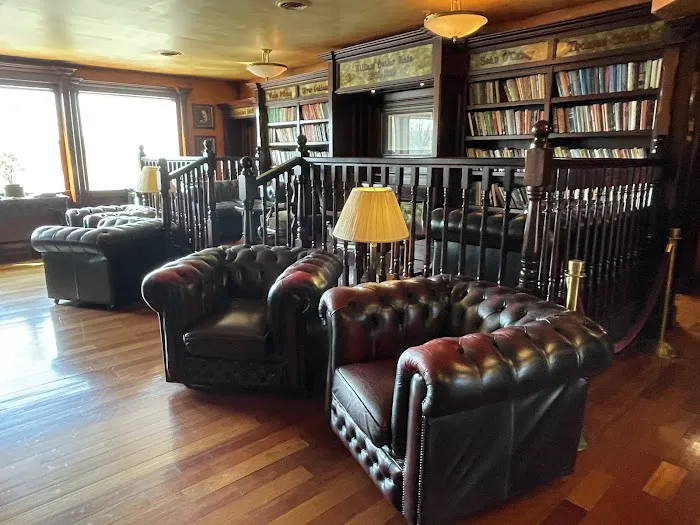 Irish Cottage Inn & Suites 4