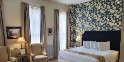 DeSoto House Hotel