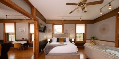 Riverboat Suites