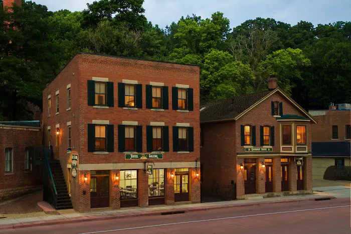 Riverboat Suites 4
