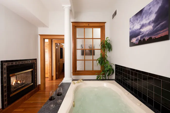 Riverboat Suites 4