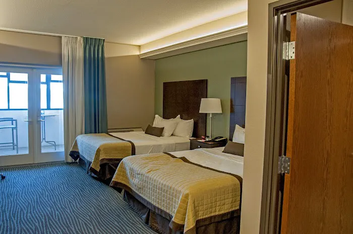 Off Shore Inn & Suites 4