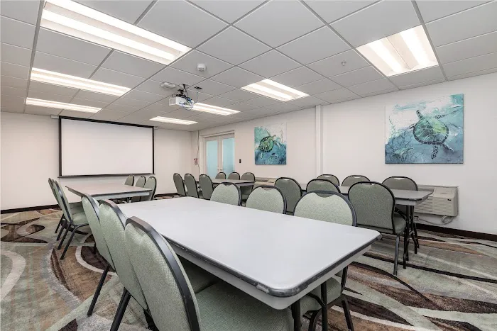 Off Shore Inn & Suites 4