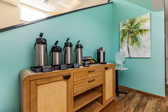 Off Shore Inn & Suites 4