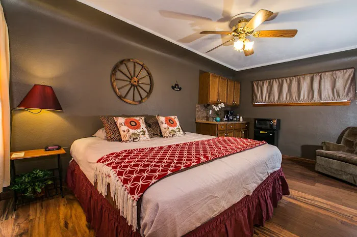 The Wisconsin Wood Inn 4